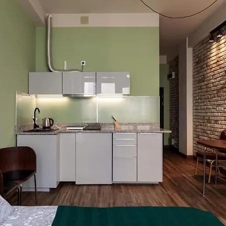 Close-golden - Cozy Studio - Main Rail Station&k24 아파트